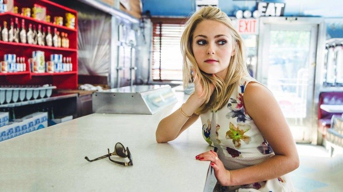 请问照片里这个人是谁呀？